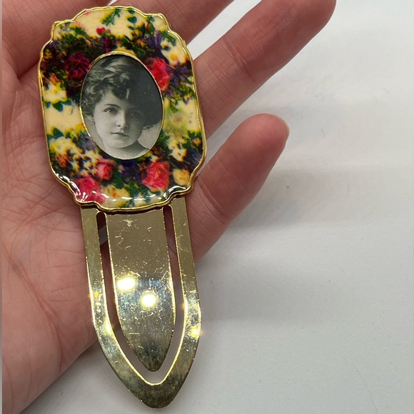 Vintage Floral Photo Frame Bookmark - Picture 2 of 4